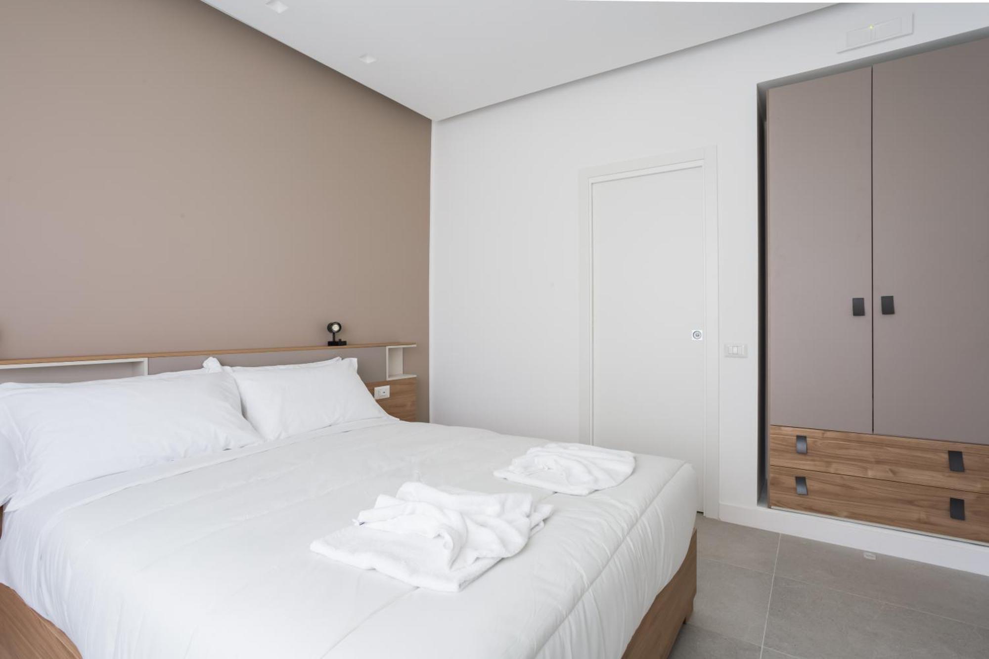 Hotel Napolishine Panorama Caravaggio By Dimorra Esterno foto